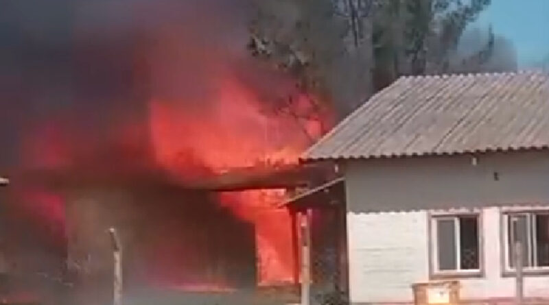 Galpão pega fogo no Porto do Açu