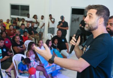 Candidato a federal Wladimir Garotinho percorre distritos de São João da Barra ao lado do candidato Hygor Barcelos Wladimir em campanha em SJB