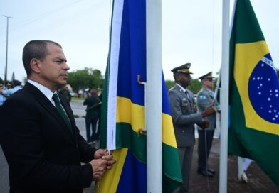 Prefeito Frederico Paes dá início ao Desfile da Independência em Campos Prefeito Frederico Paes dá início ao Desfile da Independência