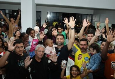 Área de esporte recebe do candidato a federal, Wladimir Garotinho, apoio e promessa de ampliação para atender mais crianças e jovens Wladimir Garotinho reunião esportes