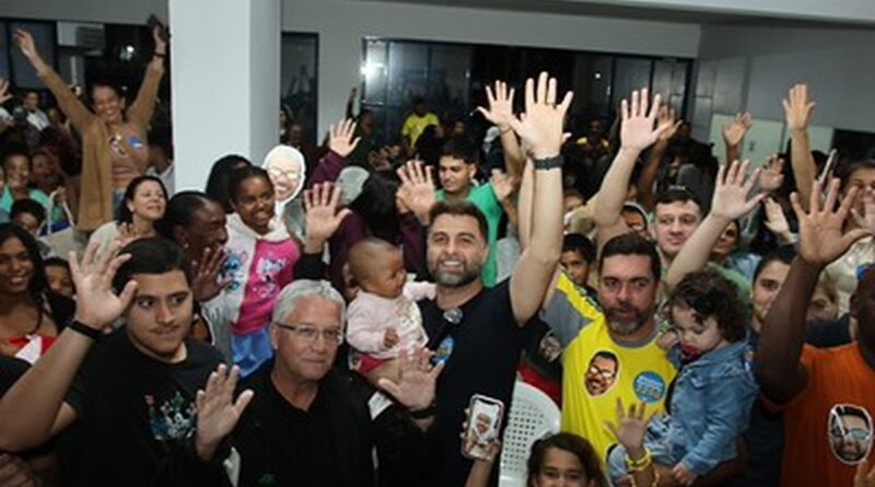 Área de esporte recebe do candidato a federal, Wladimir Garotinho, apoio e promessa de ampliação para atender mais crianças e jovens 1 Wladimir Garotinho reunião esportes
