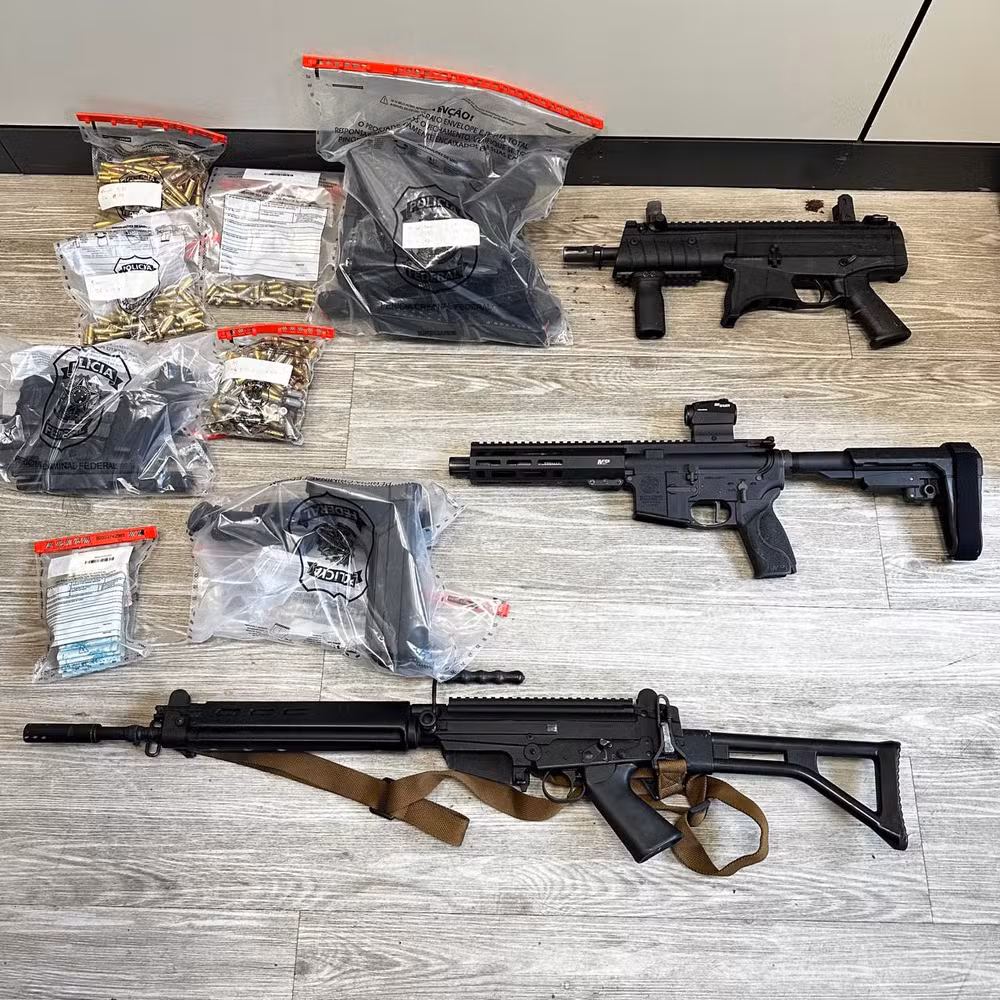 Unha e Carne 7: vereador do Rio é preso pela PF após agentes encontrarem dois fuzis e uma submetralhadora 1 armas canella 1