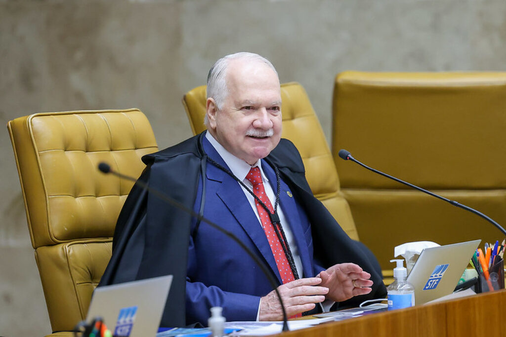 Fachin aceita pedido do governo Lula e suspende decisão de Mendonça que afastou Andrei Rodrigues da PF e anula decisão de Dino. Leia a íntegra das decisões 1 Edson Fachin, ministro do STF