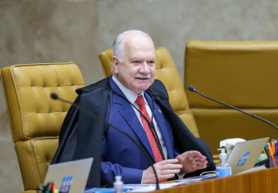 Fachin aceita pedido do governo Lula e suspende decisão de Mendonça que afastou Andrei Rodrigues da PF e anula decisão de Dino. Leia a íntegra das decisões Edson Fachin, ministro do STF