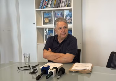 Garotinho diz ser vítima de ‘complô’ e acusa TRE-RJ de atrasar julgamento do TSE Coletiva de Garotinho denuncia