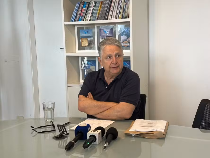Garotinho diz ser vítima de ‘complô’ e acusa TRE-RJ de atrasar julgamento do TSE 1 Coletiva de Garotinho denuncia