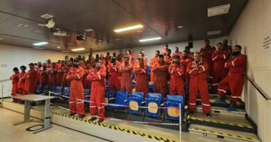 Greve no setor de petróleo atinge Macaé e Bacia de Campos Greve no setor de petróleo atinge Macaé e Bacia de Campos