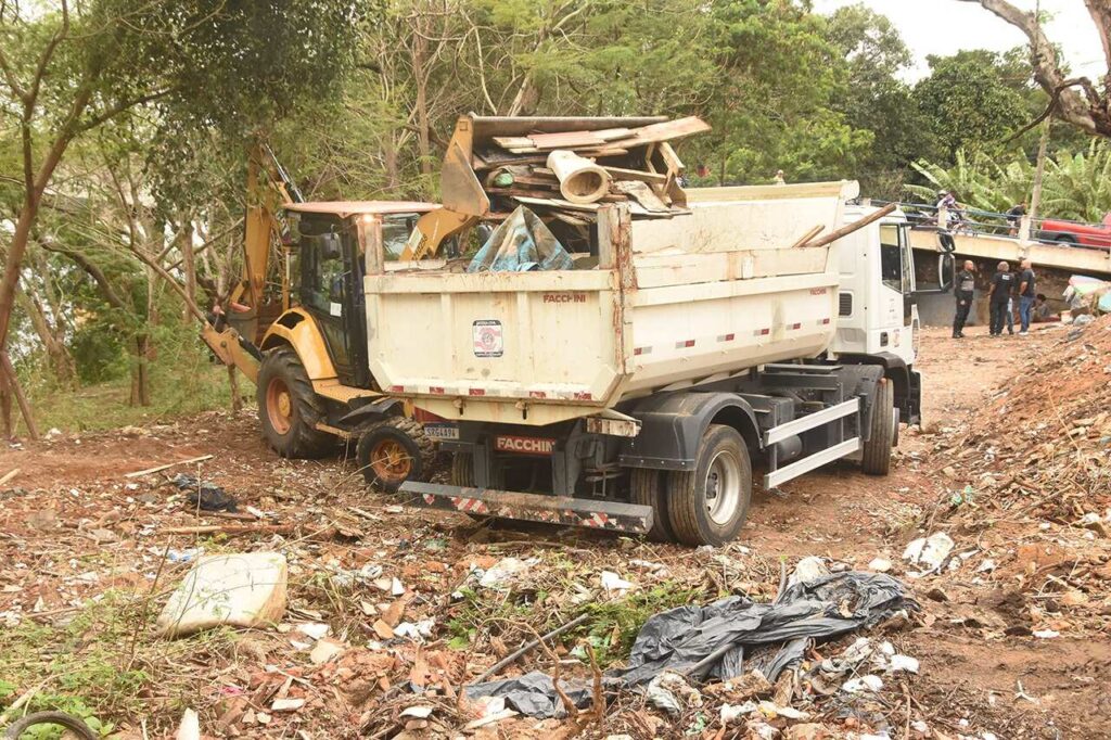 Limpeza rio Paraíba em Campos