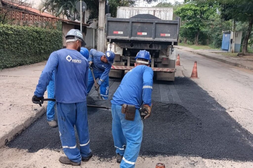 Prefeitura de Campos com Operação Tapa Buracos em vários pontos da cidade e interior 1 result Tapa Buraco10 Easy Resize.com