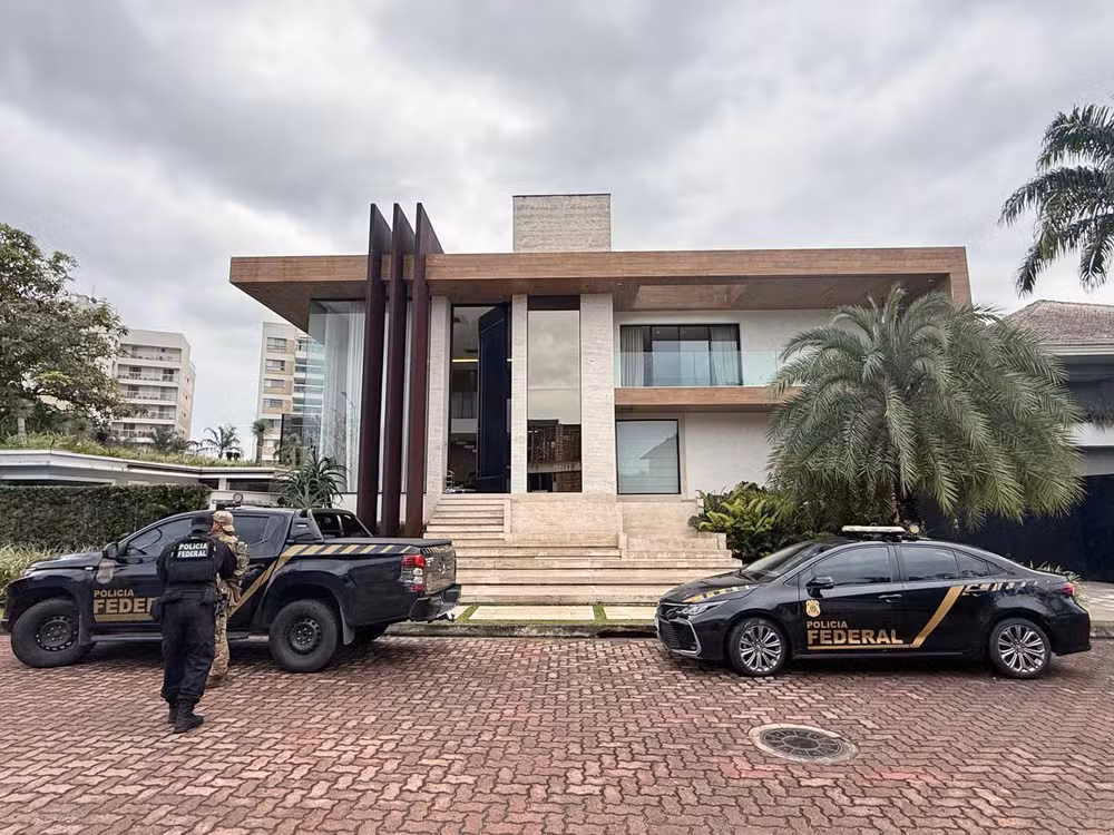 Mãe e irmão de Oruam são presos pela PF em operação contra o monopólio de internet do CV 1 19pf2