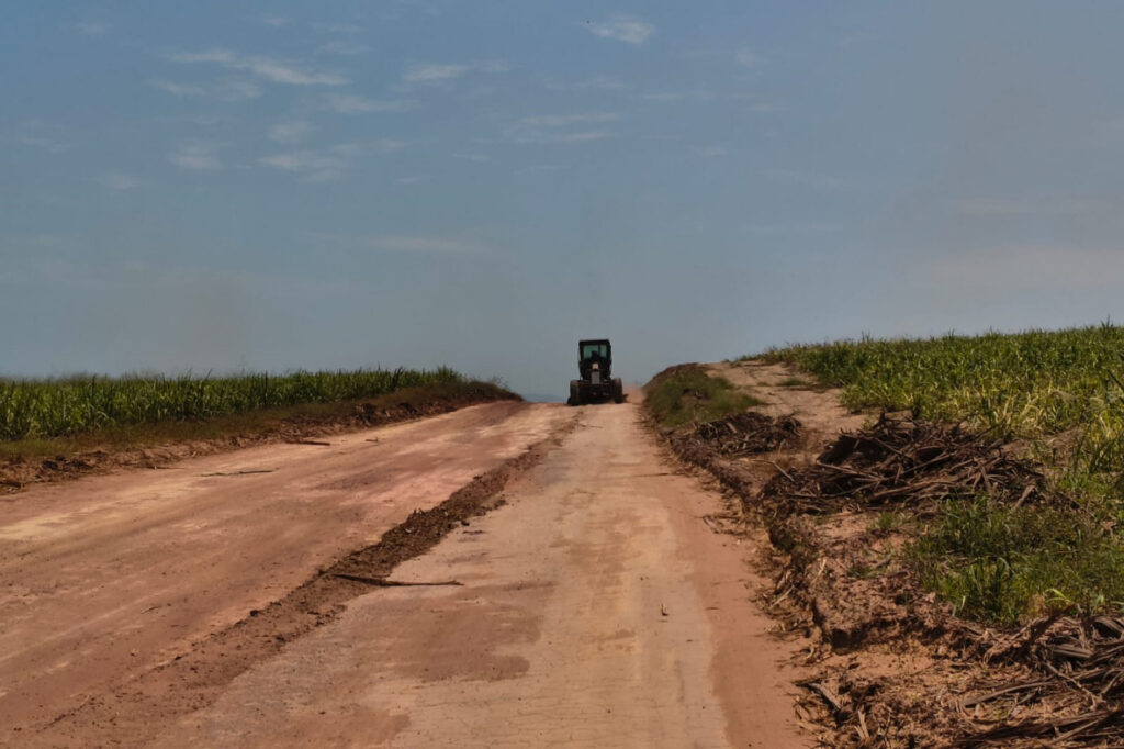 Agricultura atua com o Programa Estradas do Produtor nos quatro cantos do município 1 Principal 2 Easy Resize.com