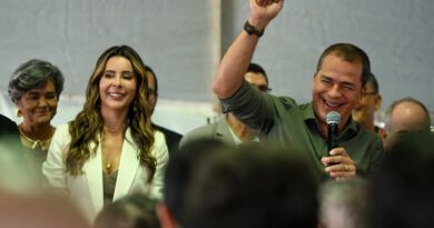 Prefeito Frederico Paes anuncia pagamento antecipado do salário de outubro para o Dia do Servidor Prefeito Frederico Paes anuncia pagamento antecipado do salário de outubro para o Dia do Servidor