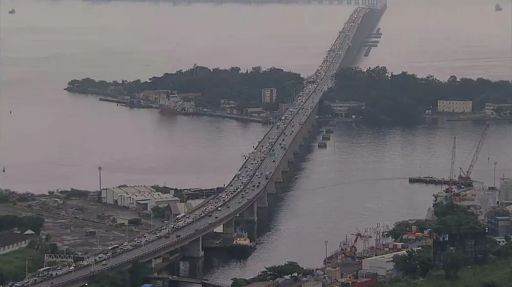 Criminosos assaltam ônibus na Ponte Rio-Niterói e roubam celulares e alianças de passageiros 1 bdrj ponte1 1