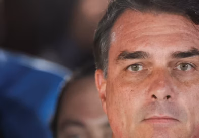 Em carta, Flávio Bolsonaro se declara “verdadeiro presidente eleito do Brasil”. Leia a íntegra Carta Flávio Bolsonaro