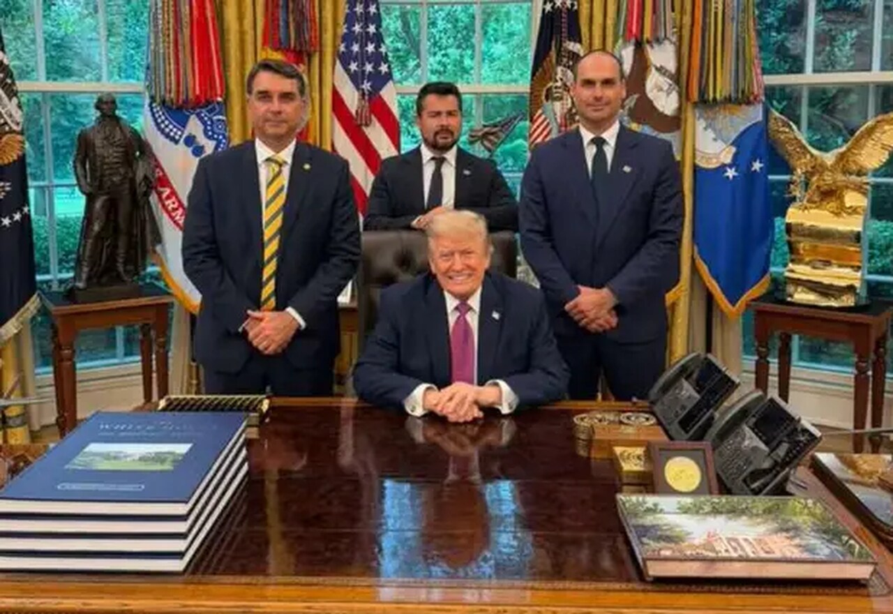 Governo Trump dará visto para Flávio Bolsonaro e permitirá entrada dele nos EUA