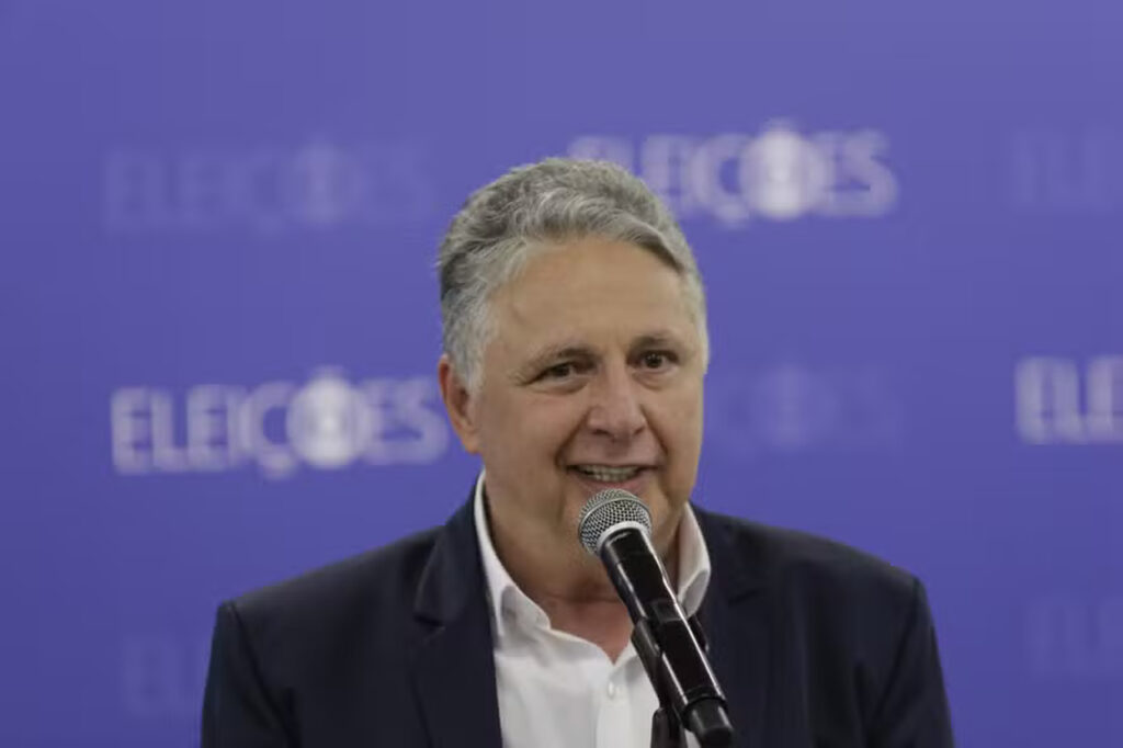 Frase de Garotinho no debate vira cantada: "O que envelhece são as ideias. Eu sou um jovem, sou um Garotinho" 1 Frase de Garotinho no debate da Globo vira cantada