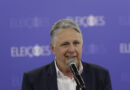 Frase de Garotinho no debate vira cantada: “O que envelhece são as ideias. Eu sou um jovem, sou um Garotinho” Frase de Garotinho no debate da Globo vira cantada